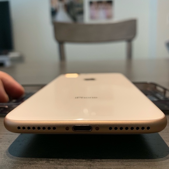iPhone 8 Plus - Picture 3 of 8
